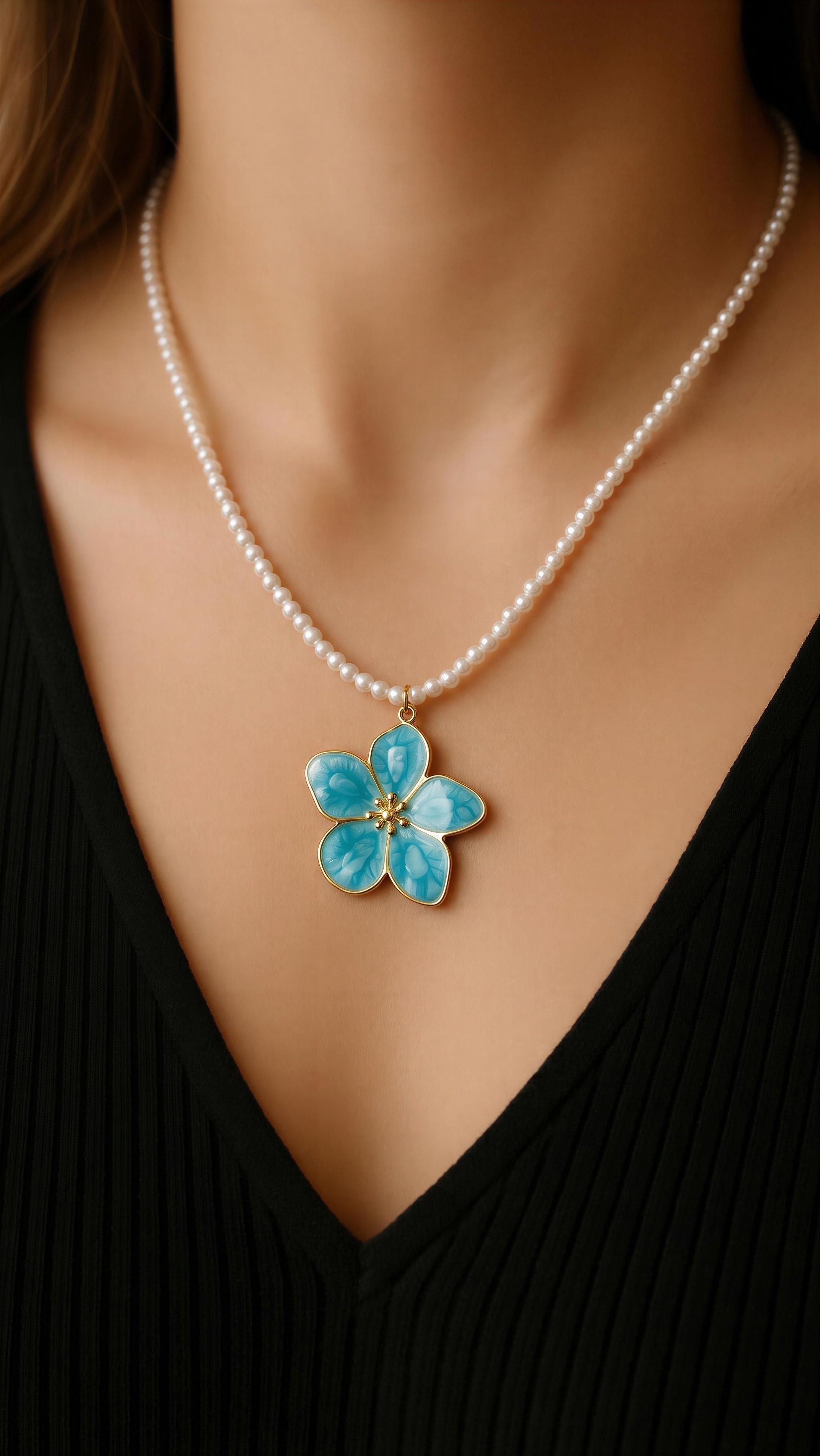 Collar perla con flor esmalte